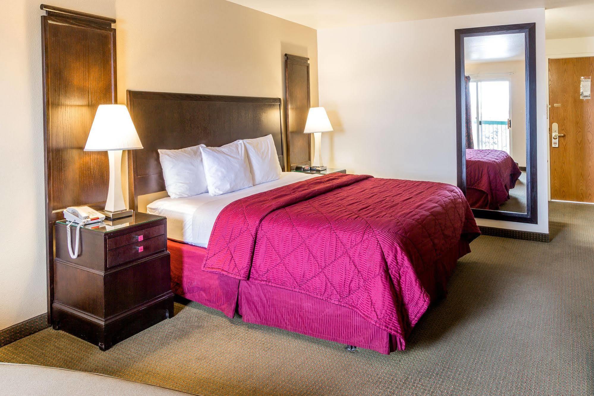 Cedars Inn Wenatchee Zewnętrze zdjęcie